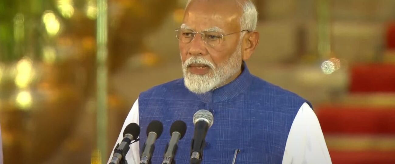 भारतका प्रधानमन्त्री नरेन्द्र मोदीले लिए सपथ