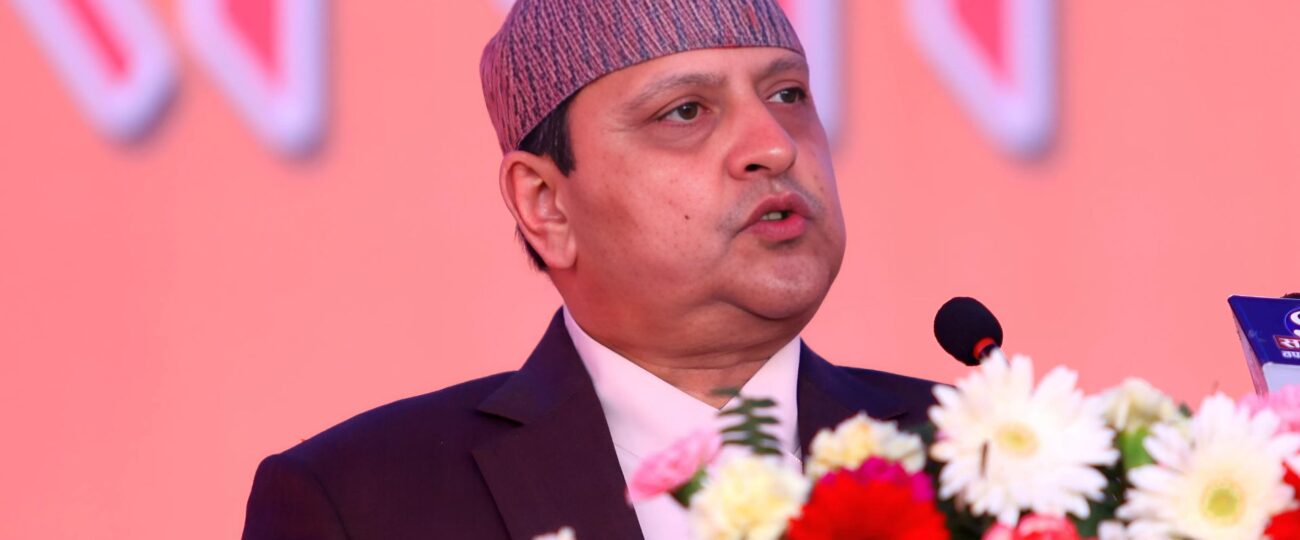 पूर्व राजा शाहले दशैंमा सर्वसाधारणलाई टीका लगाइदिने