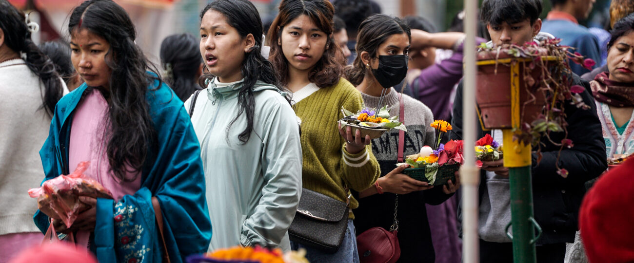 शनिबारका दिन संकटा मन्दिरमा भक्तजनहरुको भिड (तस्बिरहरु)