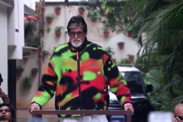 अमिताभ बच्चनको निवासअघि प्रशंसकहरूले गरे जय जयकार