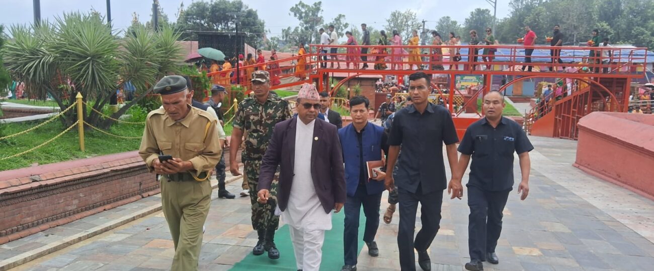 मन्त्री पाण्डेले गरे पशुपतिनाथको अनुगमन, दर्शनलाई व्यवस्थित बनाउन निर्देशन