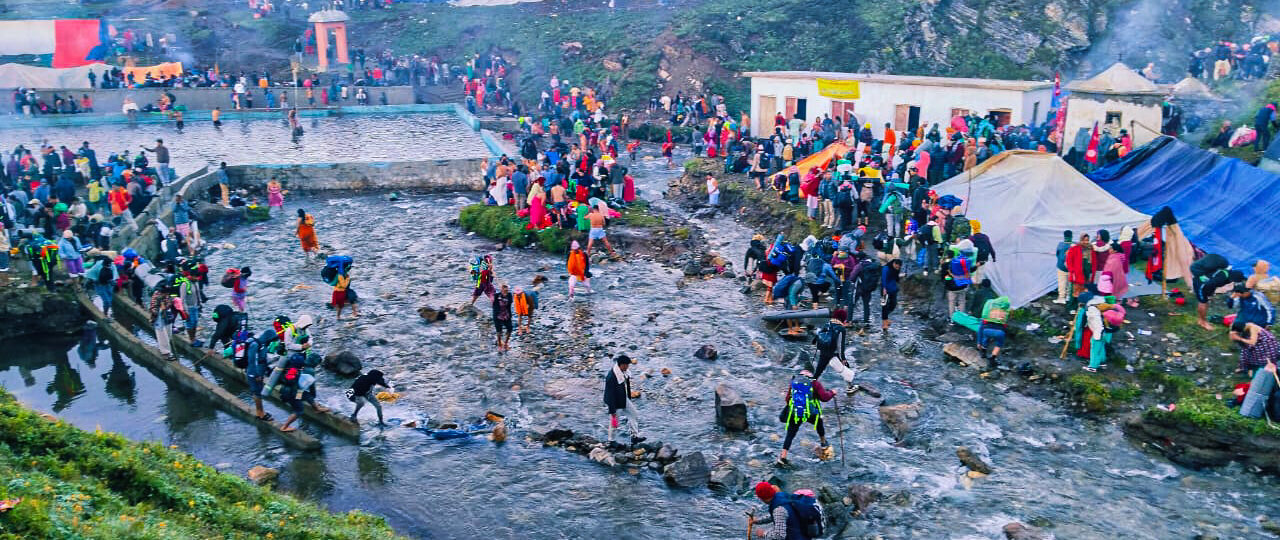 तिर्थालुको आकर्षणमा त्रिवेणी पाटन (फोटो फिचर)