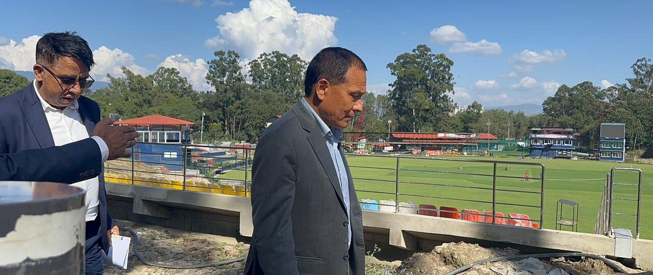 कुलमानले गरे टियू क्रिकेट मैदानको अनुगमन, चाँडो काम सक्न निर्देशन