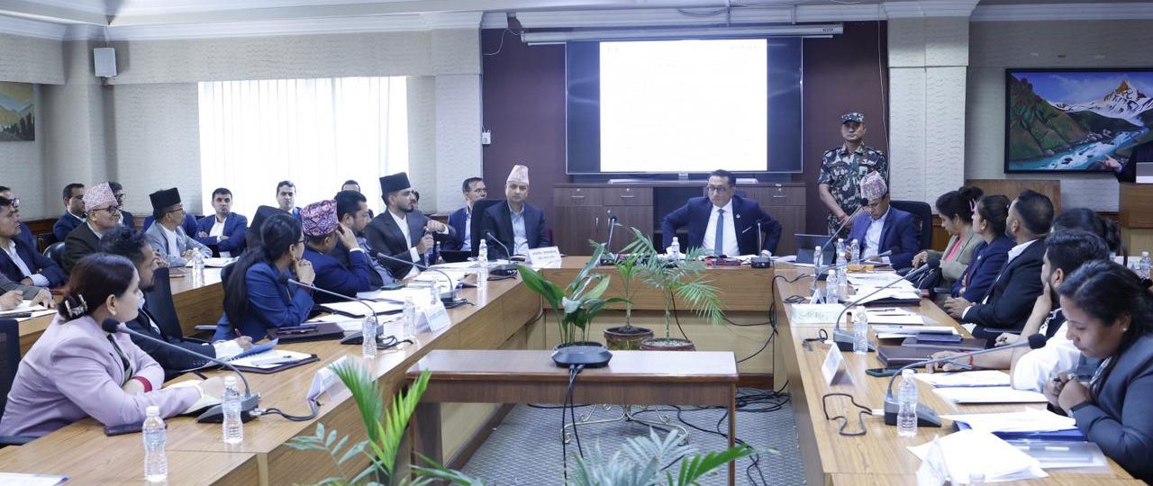 अर्थमन्त्री स्वर्णिम वाग्लेले गरे विषयगत मन्त्री र सचिवहरूसँग बजेट तयारी छलफल