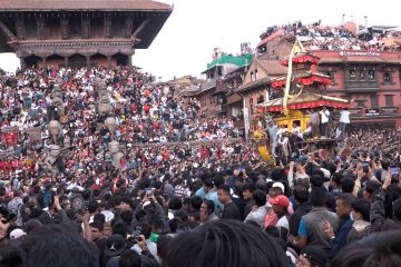 बिस्का जात्राको दोस्रो दिन :भैरव र भद्रकालीको रथमा विशेष पूजाआजा गरिँदै