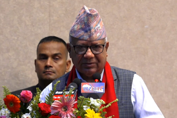 जनताको वासस्थान र रोजगारीको अधिकार खोसिँदै गएको छ : माधव नेपाल
