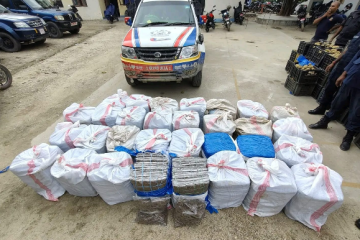 लहानमा नास्पातीको बोराभित्र लुकाइएको लागू औषध बरामद, गाडीसहित तीनजना नियन्त्रणमा